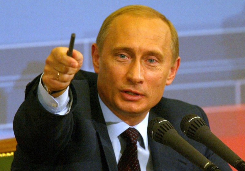 1420434796_putin-ulybaetsya