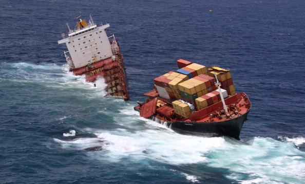 MV Rena Splits In Two After Large Swells