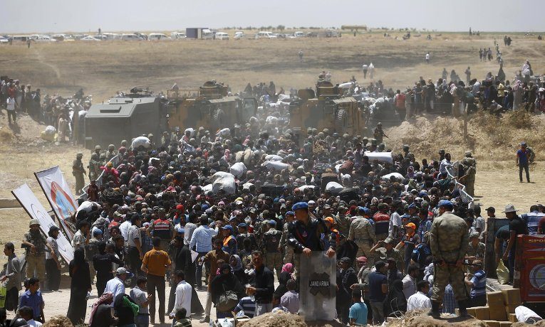 sirian-migrants-near-turkei-granica-e1532375833267