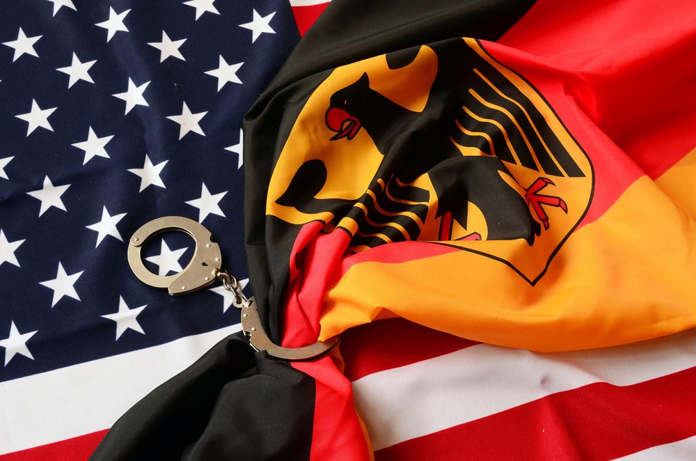 ssha_okkupirovala_germaniyu_flag_naruchniki