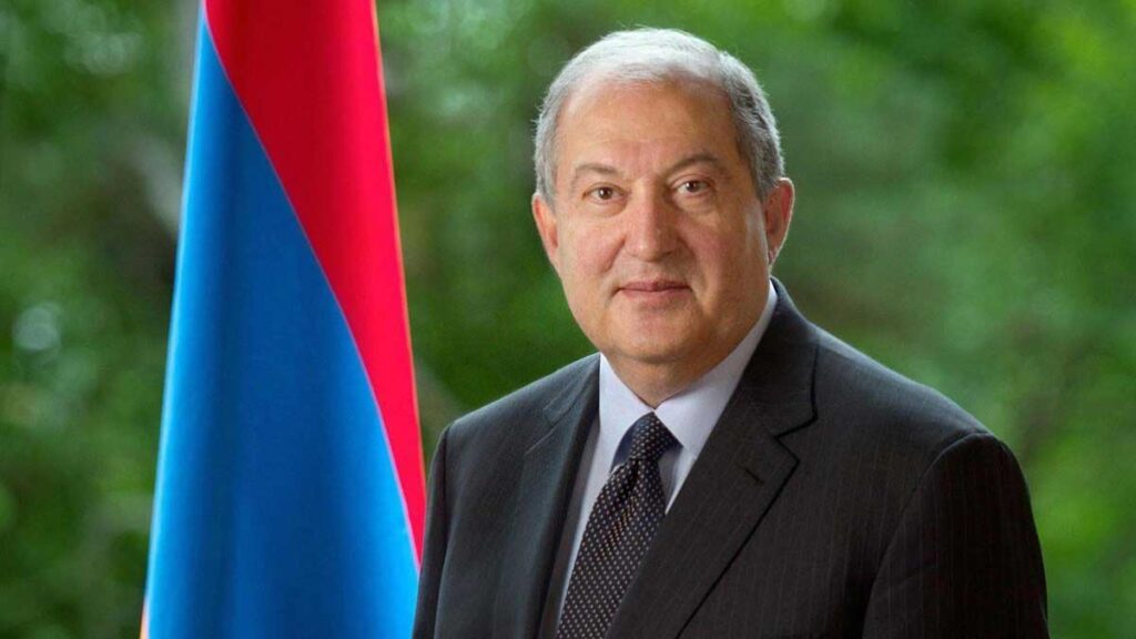 Prezident-Armenii-Armen-Sarkisyan-i-flag